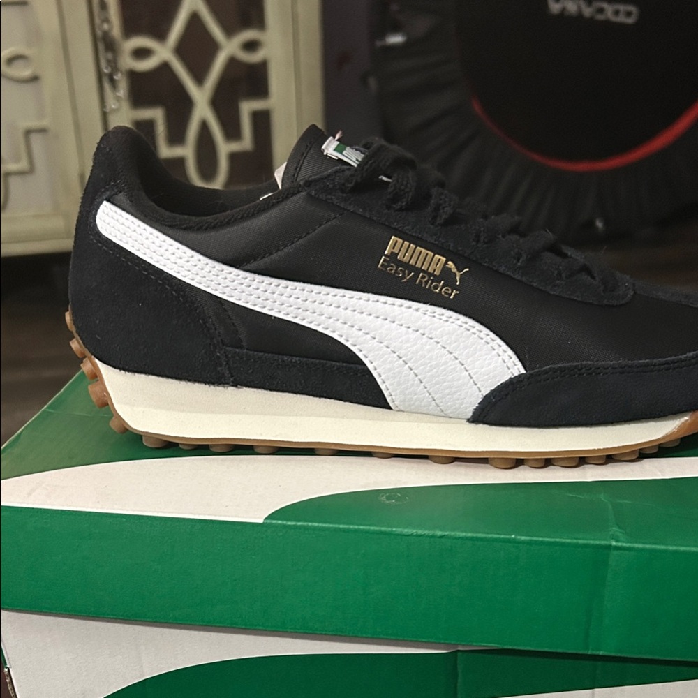 Puma Easy Rider Black and White Shoes 6.5 junior boys